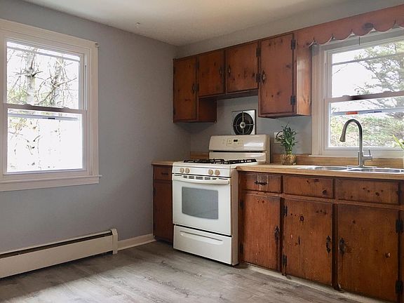 3rd image of 18 Daytona St