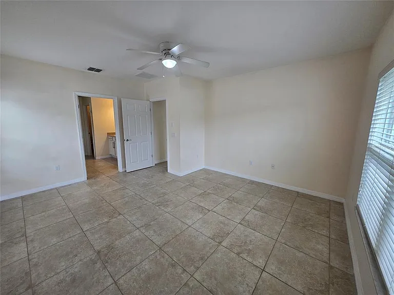 2246 Waukegan Dr — Photo 17