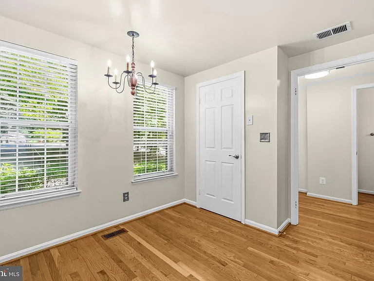 8931 Park Forest Dr — Photo 9