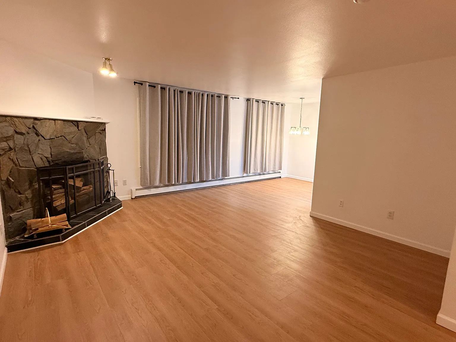 2 bed, 893 sqft, $1,900 — Photo 2