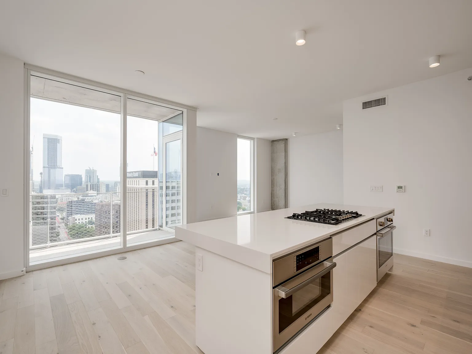 1 bed, 942 sqft, $3,600 — Photo 2