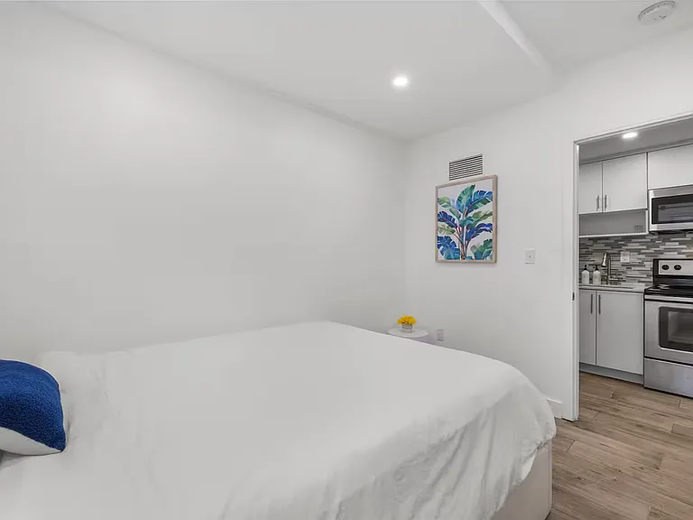 836 SW 4th Ave — Photo 19