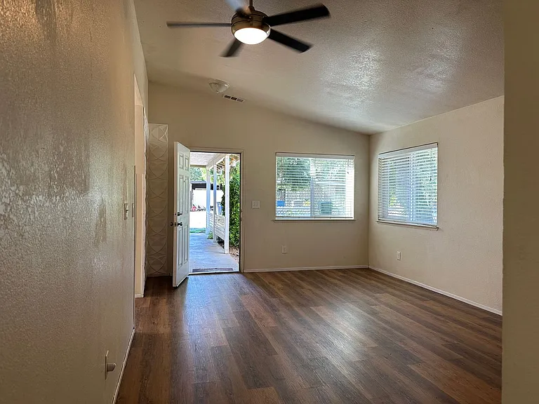 35 Rose Ln — Photo 2