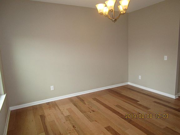 3rd image of 288 Cobblestone Lndg