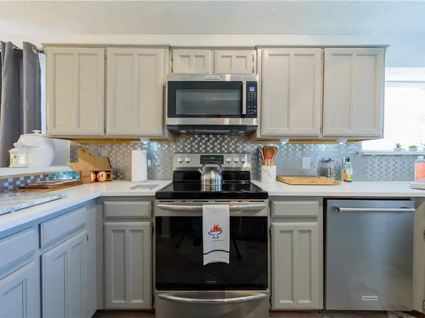 7825 Cardinal Ct, Fort Worth, TX 76180