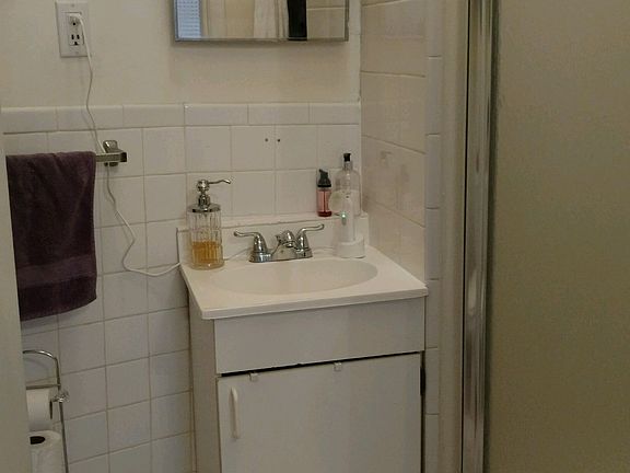 5th image of 3012 Broadway