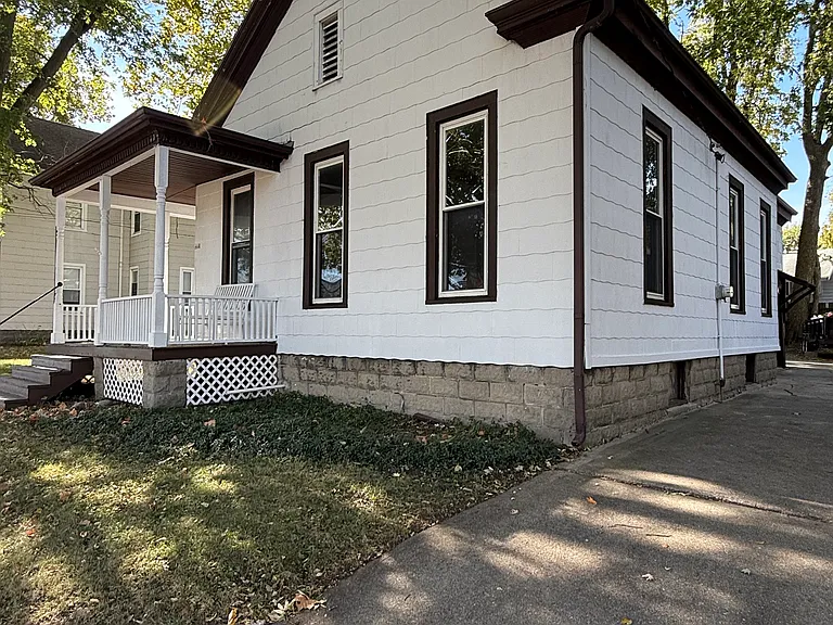 912 N Center St — Photo 1