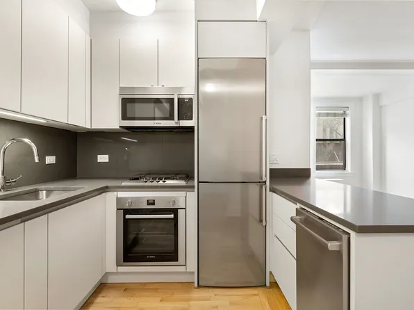 301 East 21st Street image 1 of 10