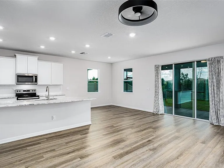 10622 Eustis Dr — Photo 4