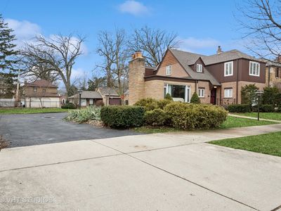 6670 N Ionia Ave, Chicago, IL, 60646