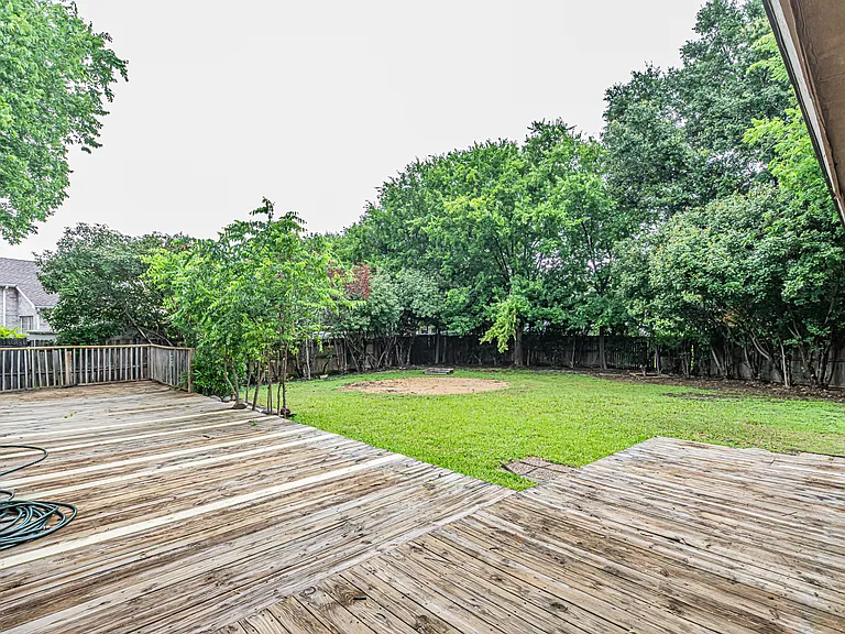 5203 Sutton Ct — Photo 40