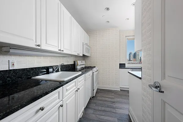 Sold by Douglas Elliman | media 24