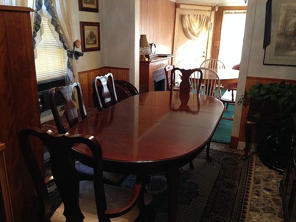 3rd image of 208 W Broadway St