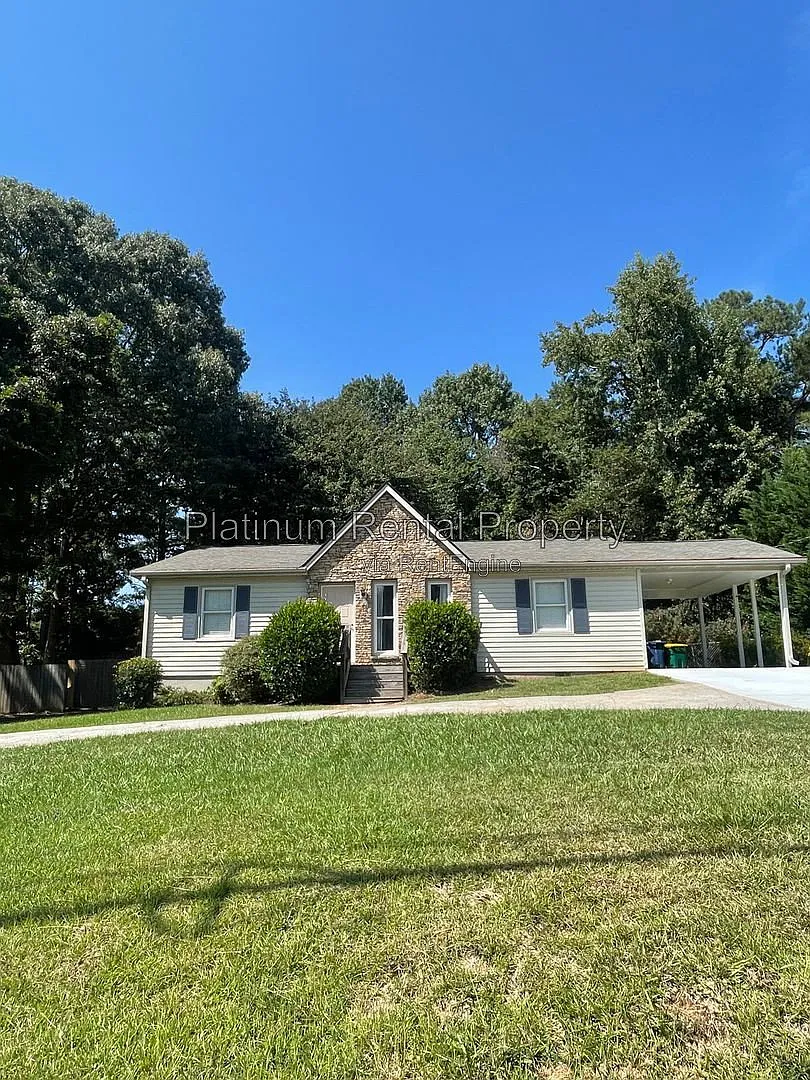 3 bed, 2.0 bath, 1315 sqft, $1,999 — Photo 2