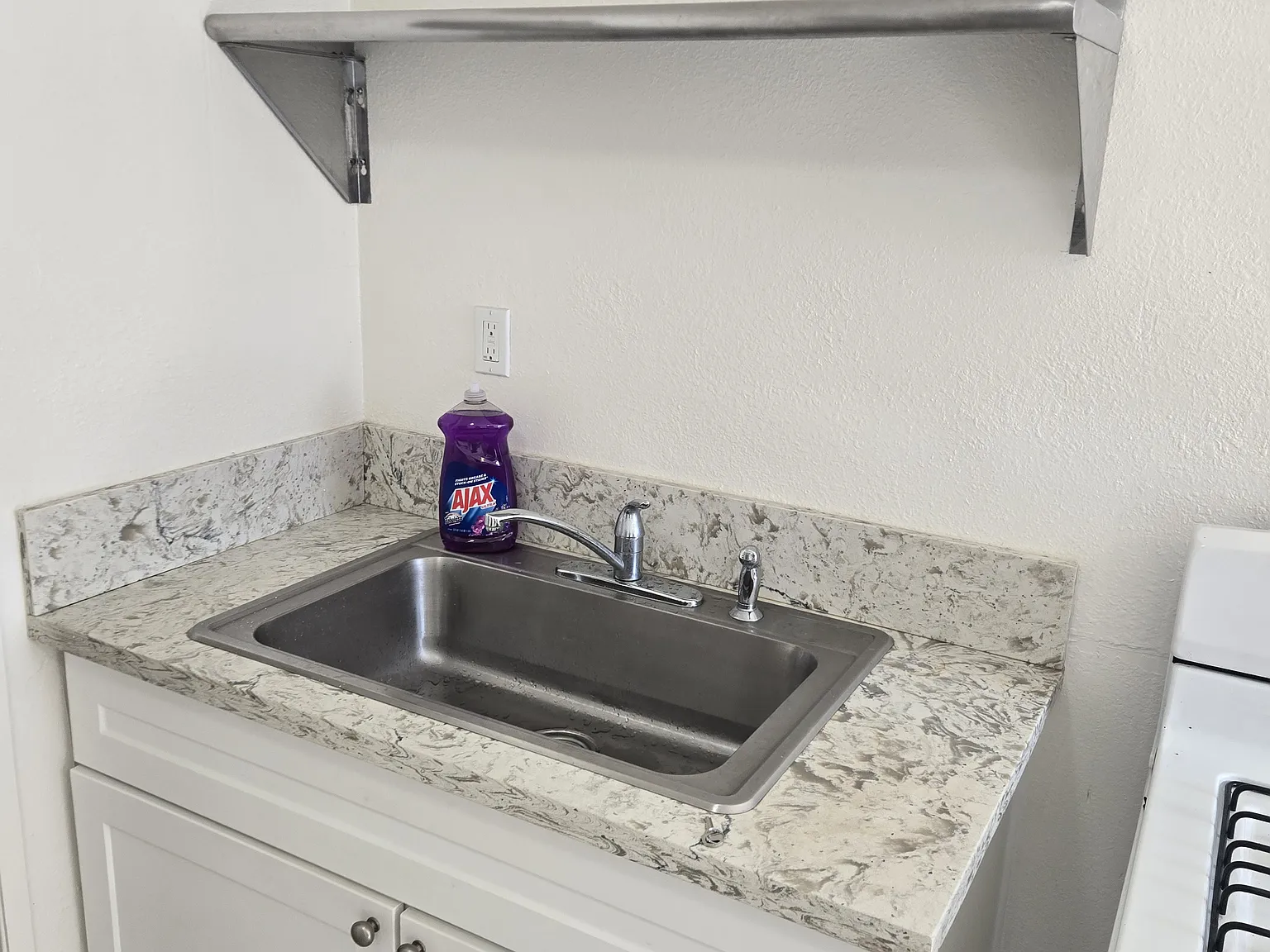 1 bed, 1100 sqft, $1,100 — Photo 3