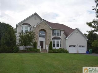 16 Angelina Ct, Monroe, NJ 08831