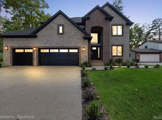 4275 S Shore St, Waterford, MI 48328
