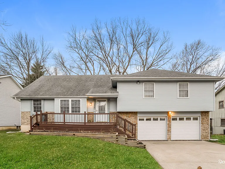 1927 E Stratford Rd — Photo 1