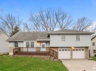 1927 E Stratford Rd, Olathe, KS 66062