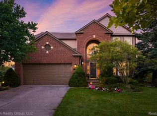 7794 Turrillium Ln, Waterford, MI 48327