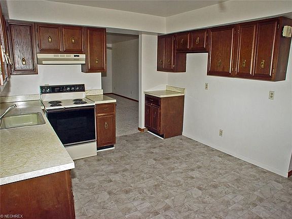 4th image of 227 School St