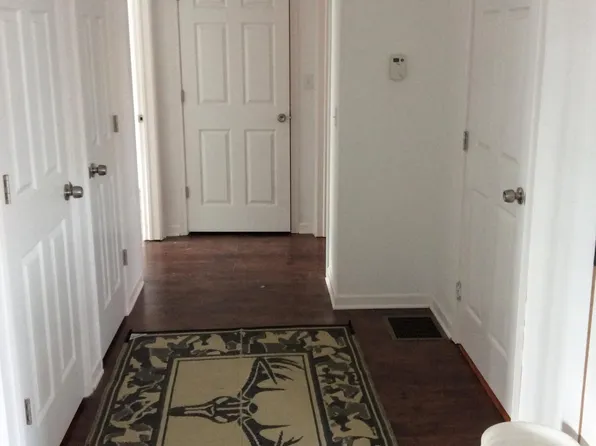 100 Fountain Ave, Ellwood City, PA 16117