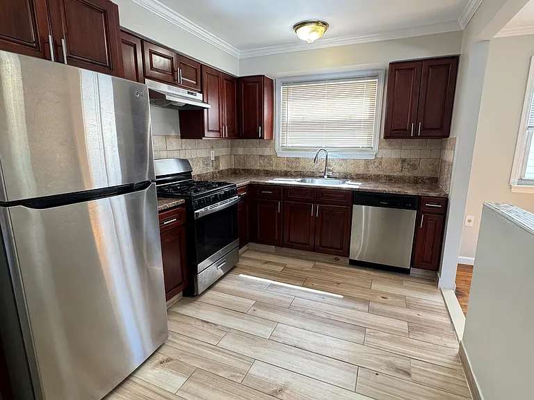 300 Jefferson Ave #1 — Photo 7