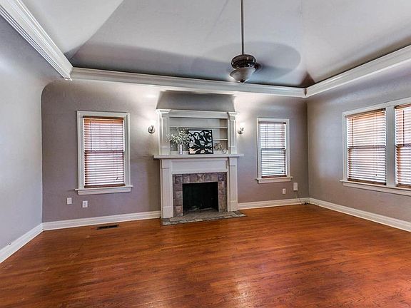 4th image of 2544 W Park Pl