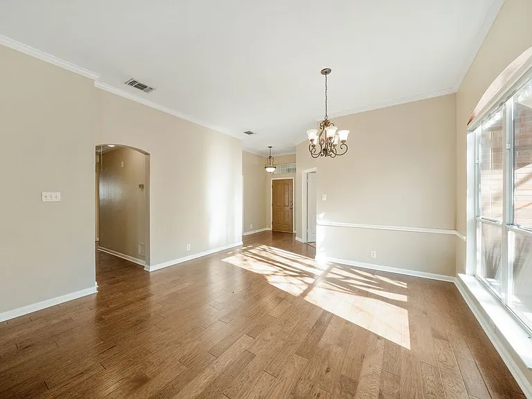 8218 Parkland Hills Dr — Photo 13