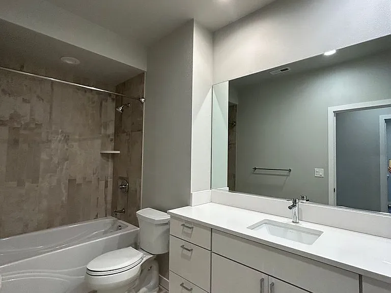 304 E Stanford Ave — Photo 8