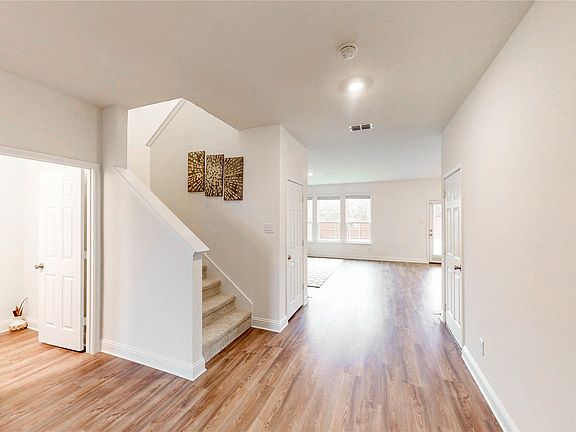 5th image of 1200 Lancaster Dr