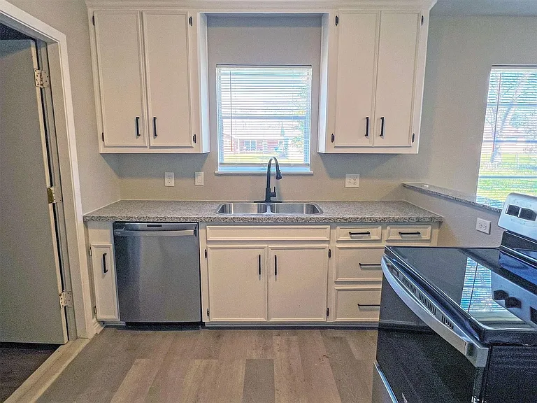 224 Stuart St — Photo 10