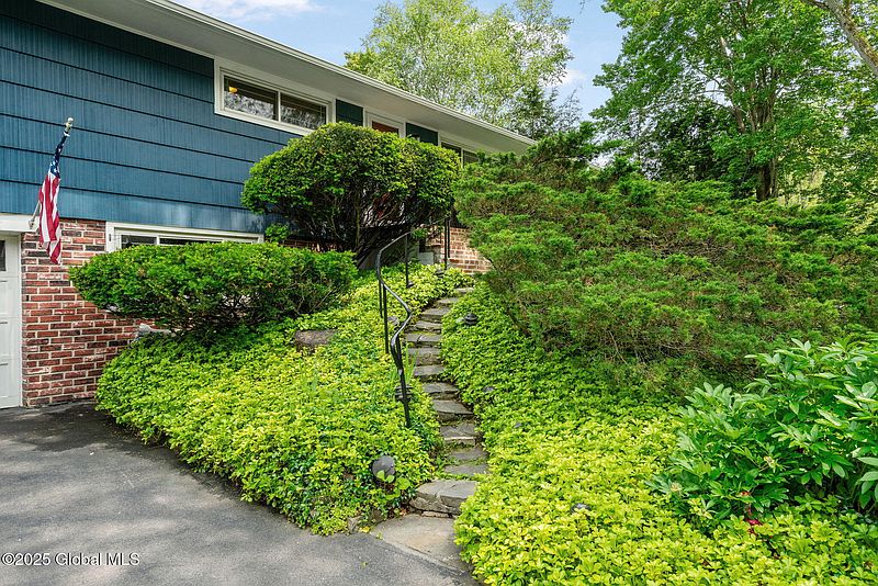 3rd image of 4 Greenwood Lane