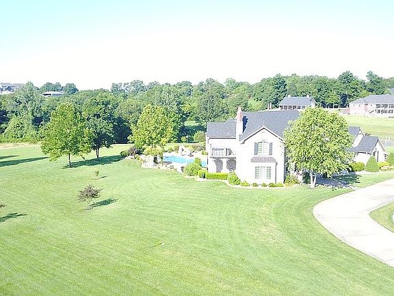 3rd image of 546 Royal Lake Dr