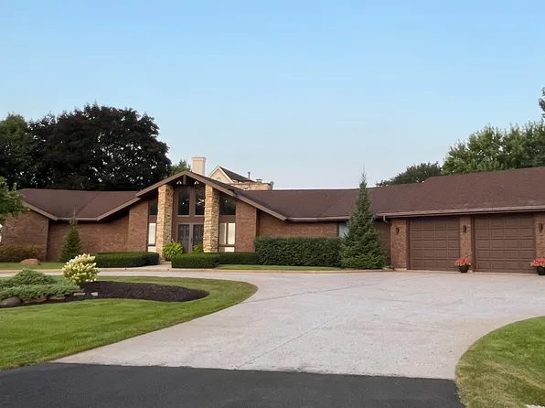 624 Beacon Dr, Barrington, IL 60010