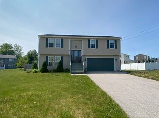 40 Briarwood Dr, Bangor, ME 04401