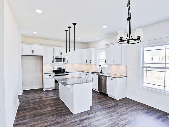 5th image of 1482 Hereford Blvd