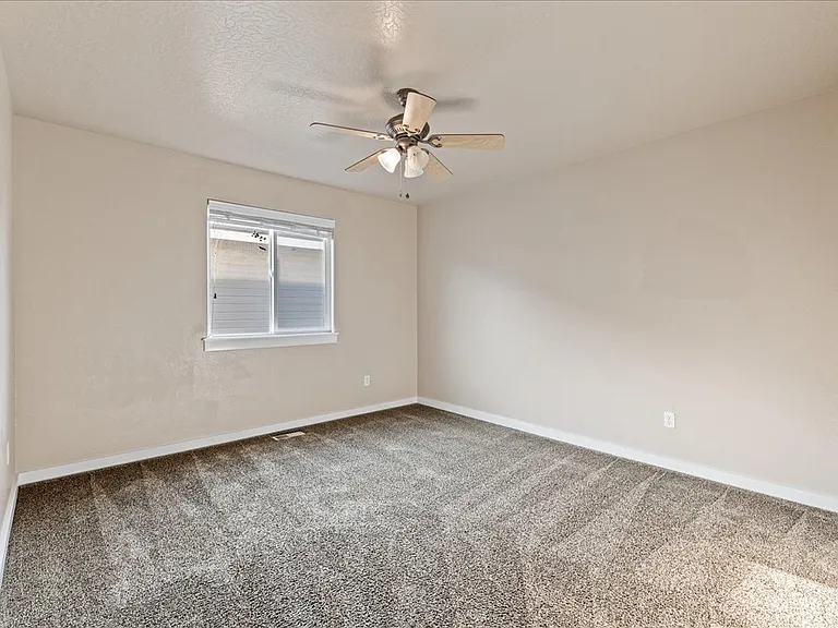 115 W Lava Falls St — Photo 24