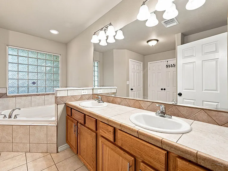 11707 Jarvis Dr — Photo 9