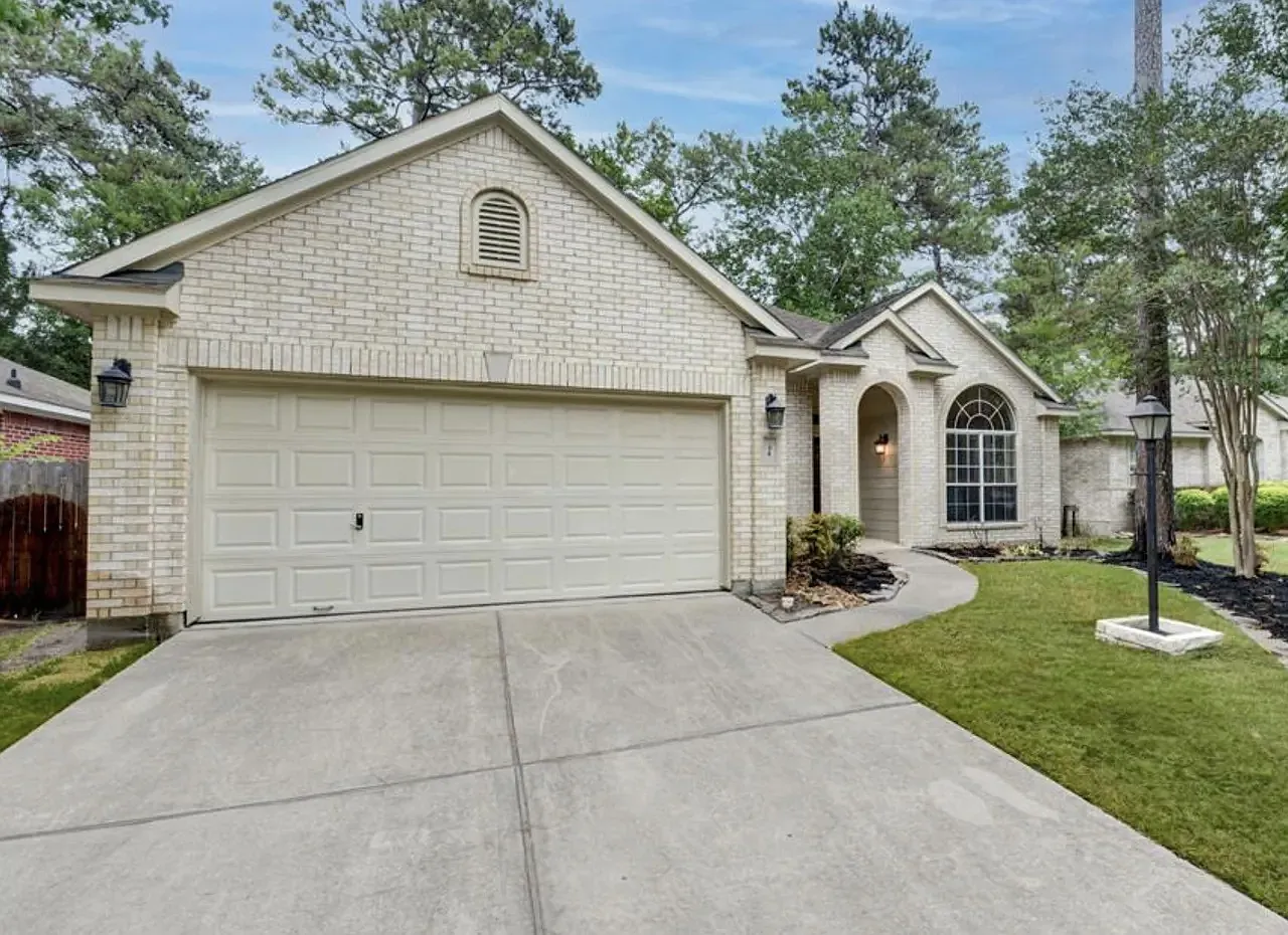 3 bed, 1928 sqft, $2,590 — Photo 1