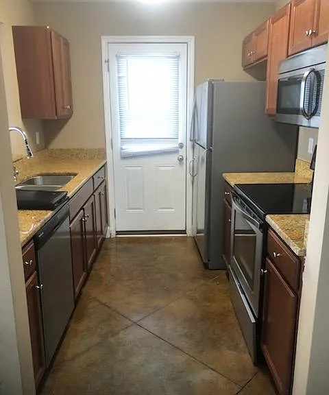 1521 Kenton St — Photo 7