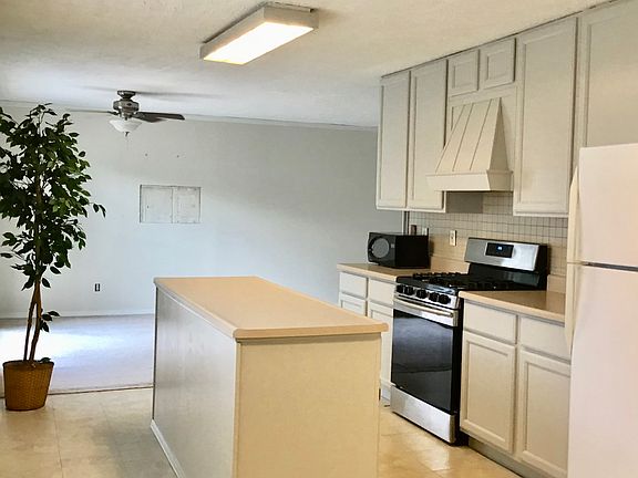 5th image of 25 Wyndham Dr