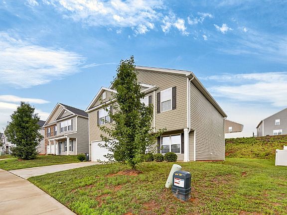 3rd image of 125 Saddlehorse Ln