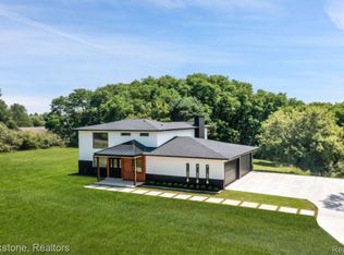 9155 Davisburg Rd, Clarkston, MI 48348