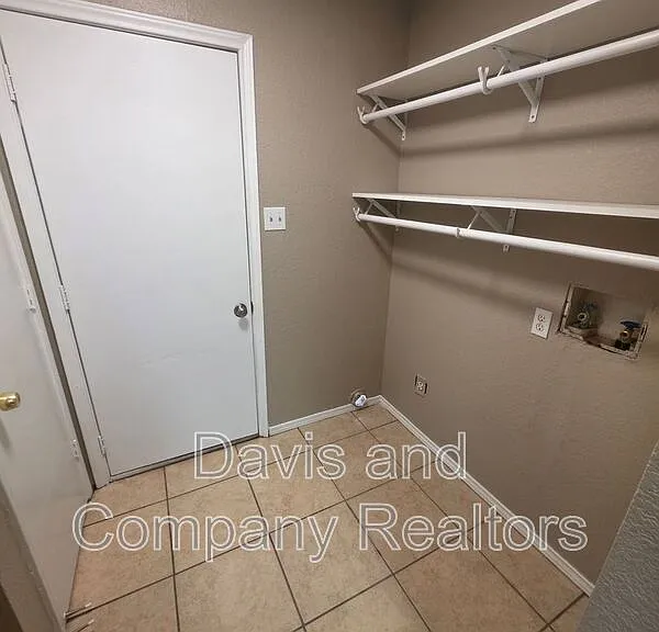 4422 Fairgate Dr — Photo 11
