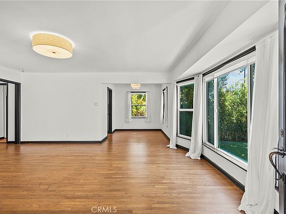 4th image of 3707 Valleybrink Rd