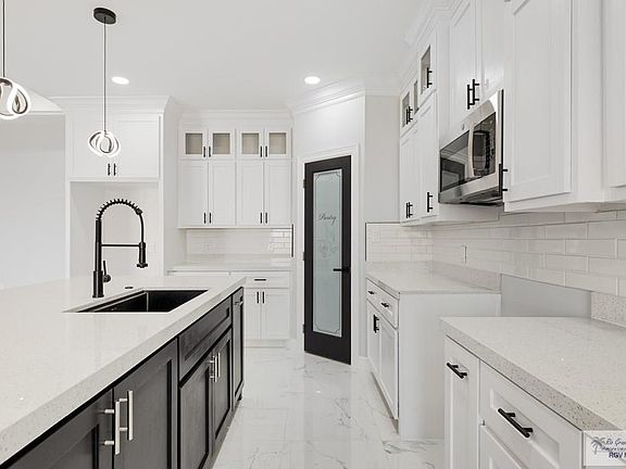 5th image of 6861 Woodlands Ave