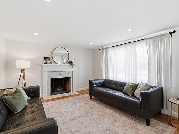 4th image of 74 Brookfield Dr