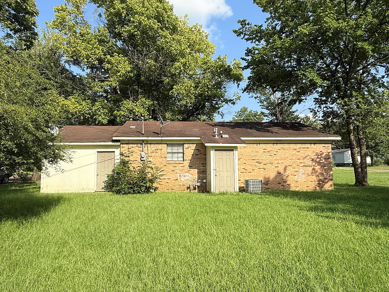 3 bed, 1063 sqft, $1,250 — Photo 2