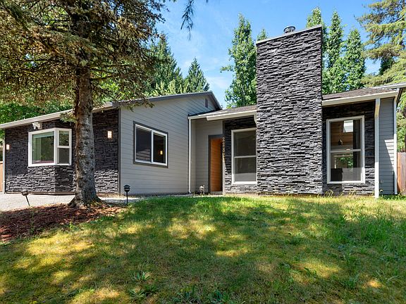 2nd image of 22826 NE 21st Pl